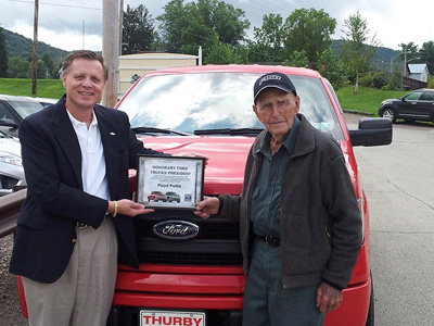 Αγόρασε το 16ο Ford και τον ανακήρυξαν πρόεδρο!